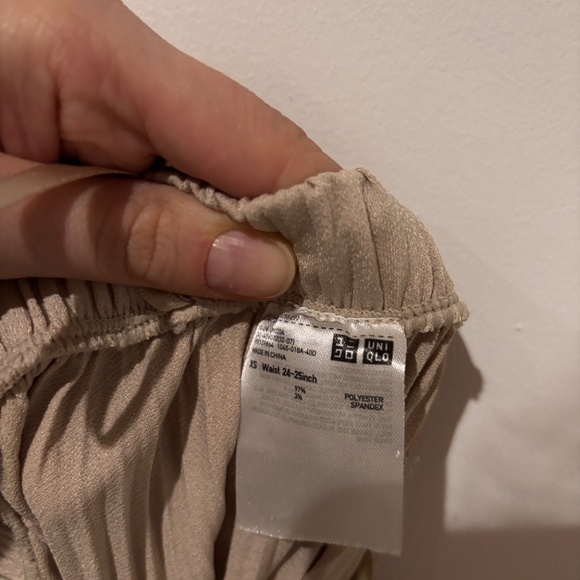 Ligh Beige Uniqlo Accordion Pants Size XS - Picture 4 of 4